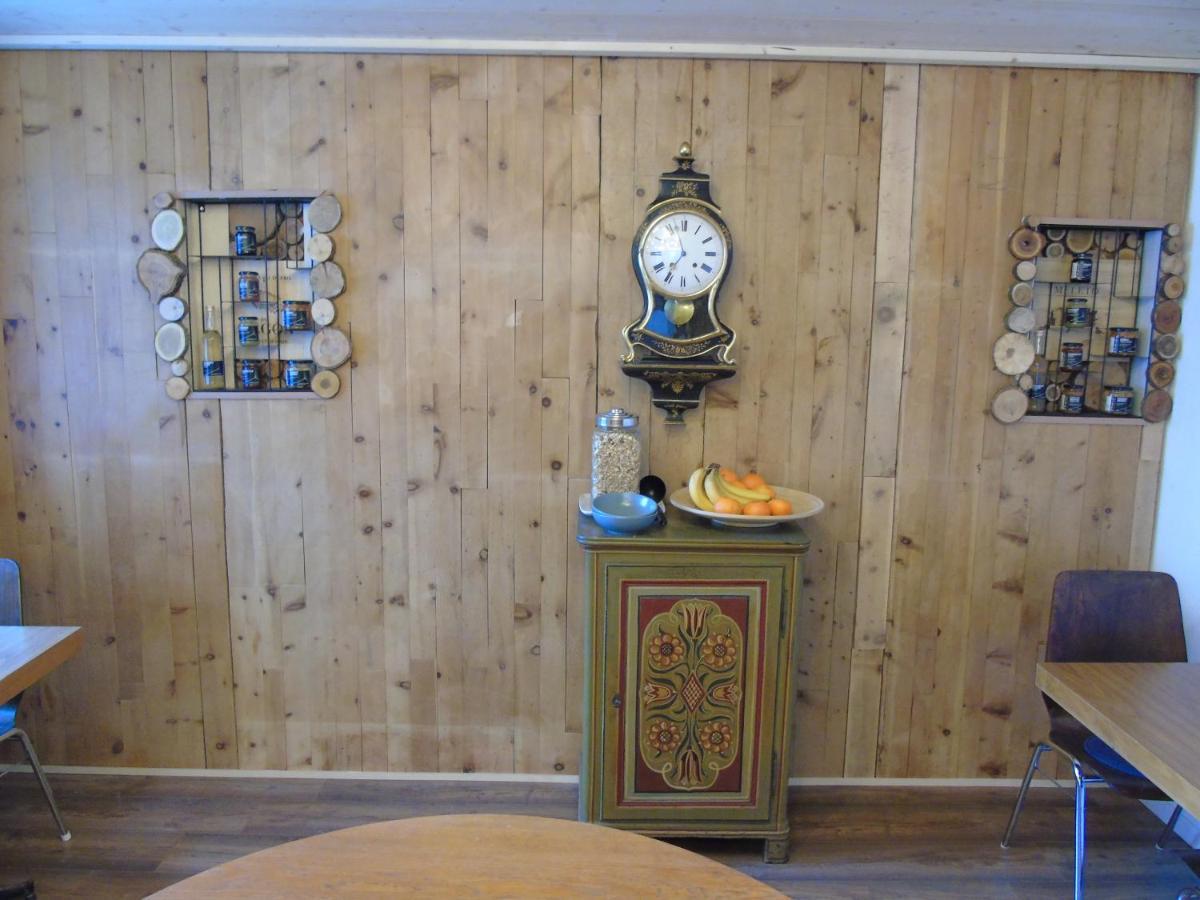 Room'S Chez Beni Grächen Esterno foto