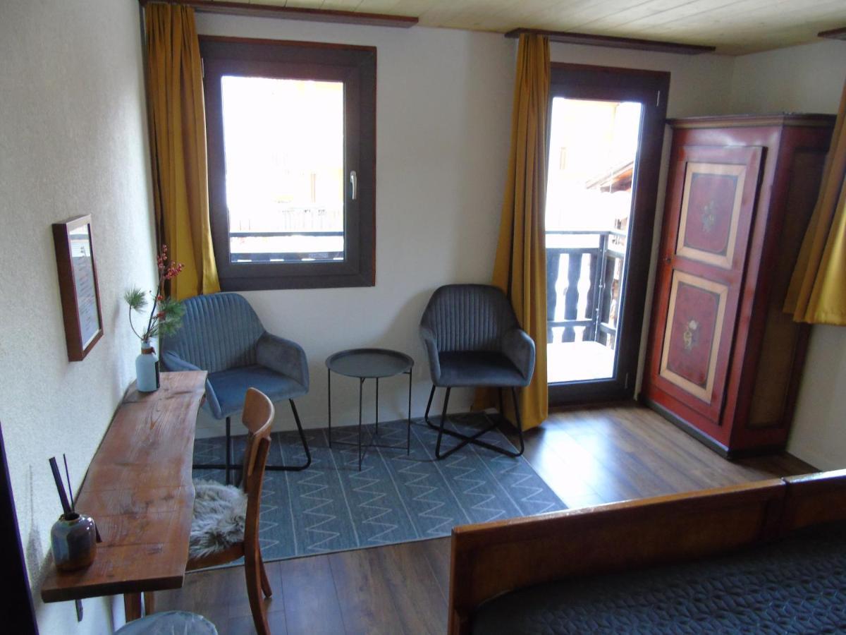 Room'S Chez Beni Grächen Esterno foto