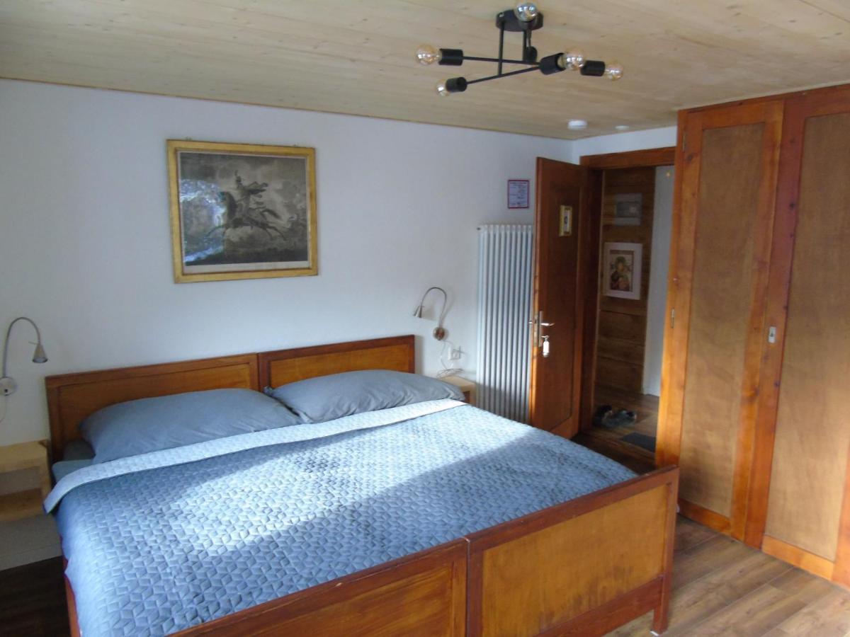 Room'S Chez Beni Grächen Esterno foto