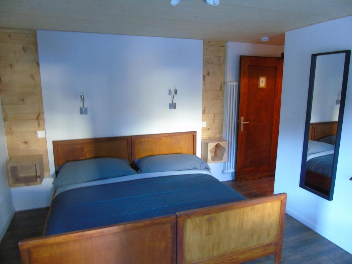Room'S Chez Beni Grächen Esterno foto